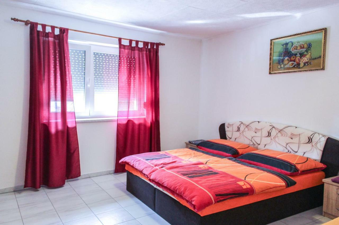 Apartman Marta Banka エクステリア 写真