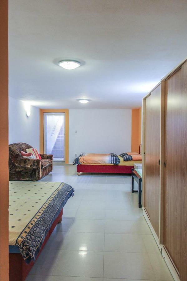 Apartman Marta Banka エクステリア 写真