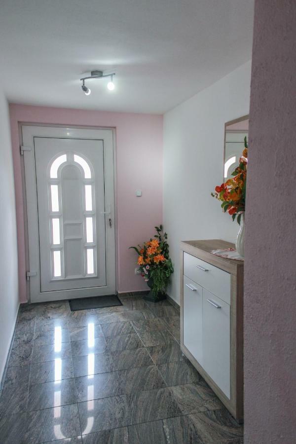 Apartman Marta Banka エクステリア 写真